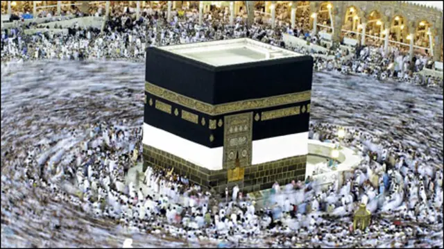 दुनिया भर के मुसलमान मक्का के कुएं से निकले ज़म ज़म पानी को पवित्र मानते हैं.