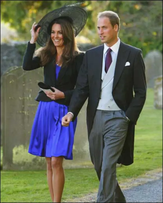 Принц Вільям і Кейт Міддлтон після весілля їхніх друзів Гаррі Міда і Роузі Брадфорд