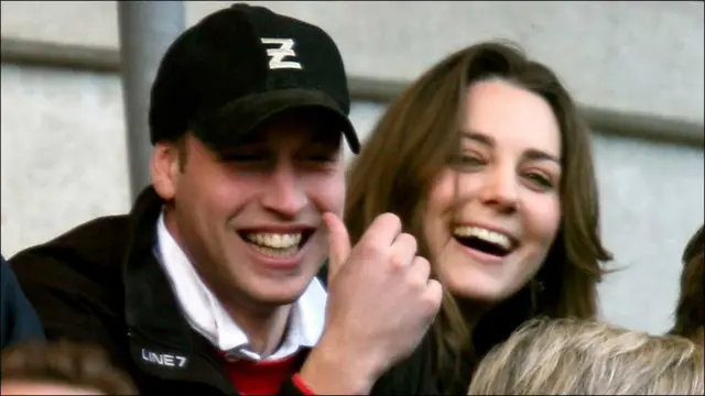 Принц і Кейт Міддлтон на матчі регбі між командами Англії та Італії. Згідно з офіційною інформацією, весілля відбудеться навесні-влітку 2011