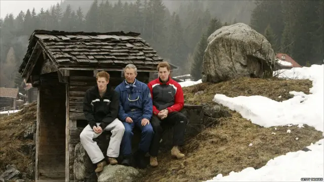 Принц Чарльз с сыновьями - Гарри (слева) и Уильямом