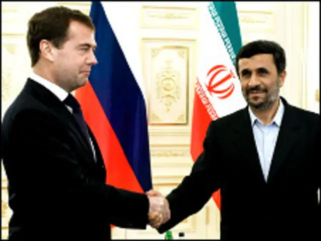Presiden Rusia Medvedev dan Presiden Iran Ahmadinejad