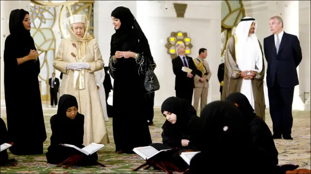 زيارة ملكة بريطانيا الى الامارات