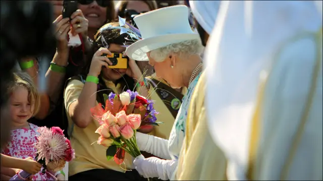 زيارة ملكة بريطانيا الى الامارات