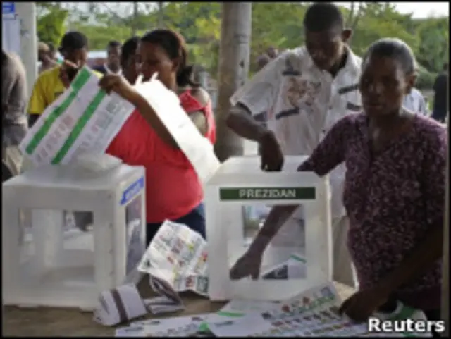 Haitianos destruíram cédulas que já estavam nas urnas em protesto