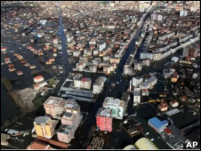 Enchente em Shkoder, na Albânia