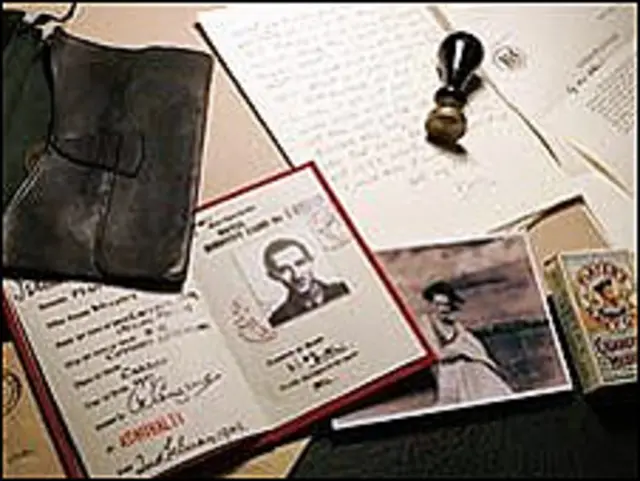 Objetos del falso oficial británico