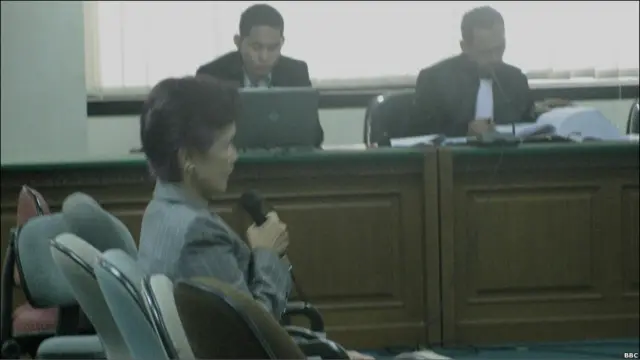 Miranda Goeltom memberikan keterangan di pengadilan Tipikor dalam kasus suap cek pelawat