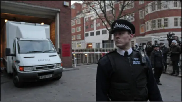 يوم ثان لأسانج رهن الاعتقال