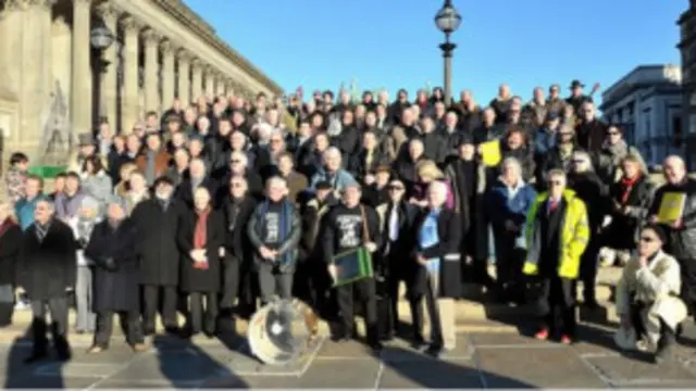 Liverpool'daki törende 300 kadar Liverpool'lı müzisyen bir araya geldi.