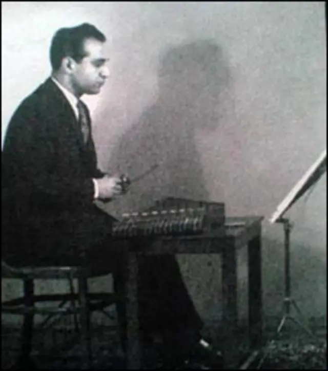 پایور، علاوه بر اجرای آفریده‌های خود، به یاری گروه سازهای ملی، تصنیف‌های دوره مشروطیت را با تنظیم تازه به اجرا در آورد 