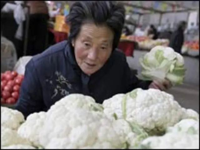 Kenaikan harga pangan memicu inflasi di Cina.