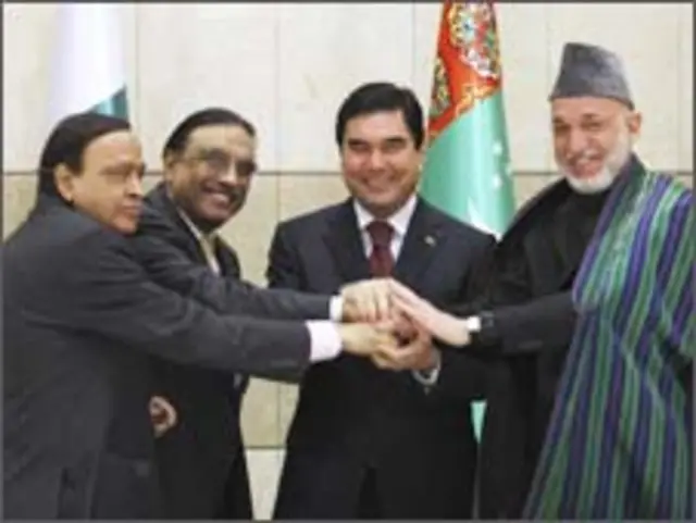 معاہدے پر پاکستان، افغانستان اور ترکمانستان کے صدور اور بھارتی وزیرِ پیٹرولیم نے دستخط کیے