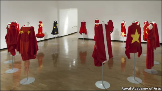 одежда из флага