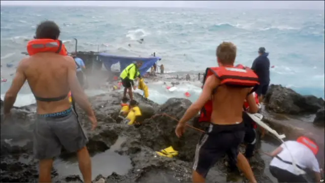 Sebanyak 27 jasad tak bernyawa diangkat dari perairan, dan puluhan lain dipastikan selamat setelah ditolong oleh warga setempat dan aparat bea cukai dan personel AL Australia.