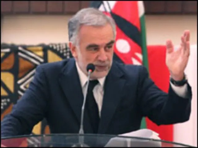 Jaksa ICC Luis Moreno Ocampo mengumumkan hasil investigasi