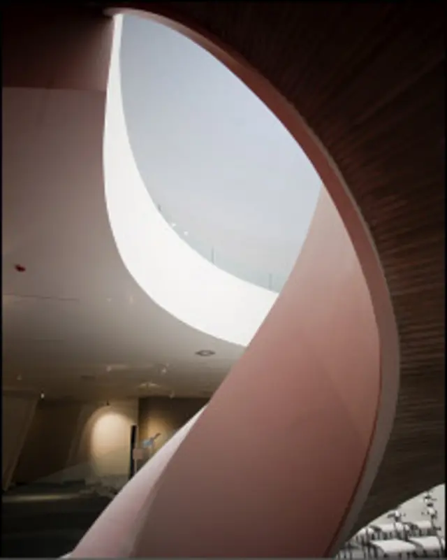 Centro é instalado numa área de 44 mil metros quadrados com quatro edifícios com capacidade para 10 mil visitantes por dia. Foto: Centro Niemayer/Divulgação