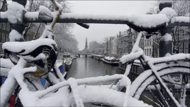 यूरोप में बर्फ़बारी