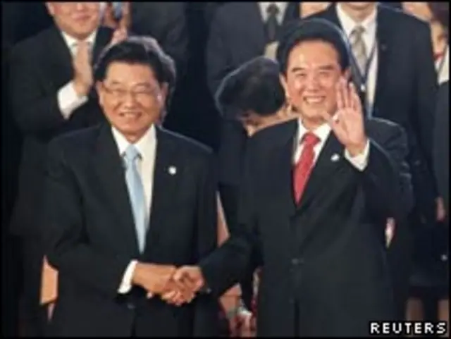 江丙坤(左)和陳雲林(20/12/2010)