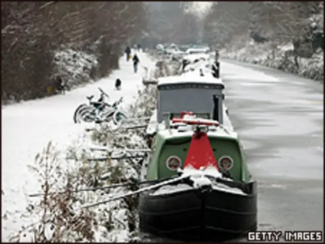 Canais congelados em Avon