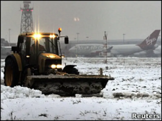 Máquina limpa neve do aeroporto de Heathrow