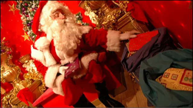 Діти допитувалися у пані Обами, коли "за графіком" Санта Клаус прибуде до їхньої домівки 