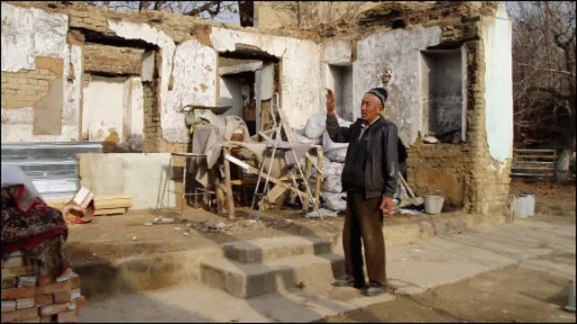 Азимжон Асқаров 10 июнда бошланган қирғиз жанубидаги зўравонликларни, ҳамда ўзбек маҳаллаларига уюштирилган босқинчилик ҳаракатларини видео, аудио ва фотосуратлар билан ҳужжатлаштирган.