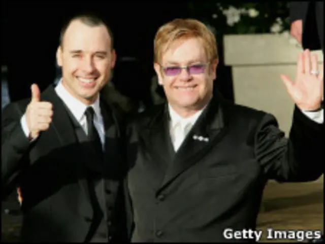 艾尔顿和伴侣弗内什将和舞台剧本作家豪尔共同合作制片。