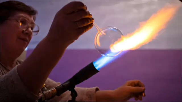 Стеклодув за работой