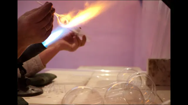 Стеклодув за работой