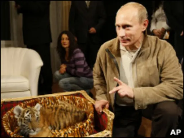 Путин с тигренком