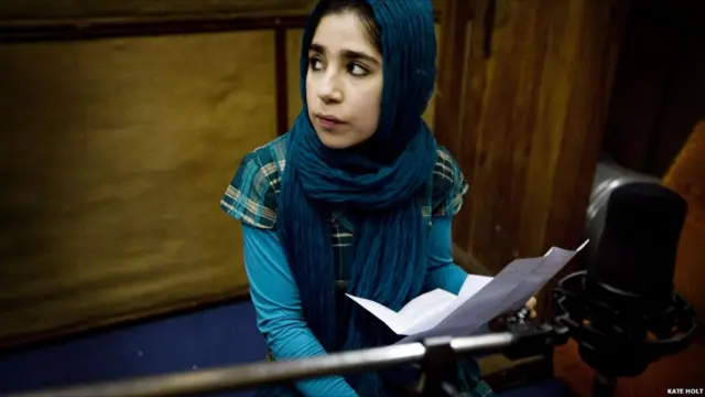 دغه پروګرام له زده کړې ډک پيغامونه لري چې روغتیا، جنس، برابرۍ ښه حکومت والۍ، بیا پخلاینې او د کلیوالو خلکو د ژوند د ښه کولو پیغامونه پکې نغښتي دي. 