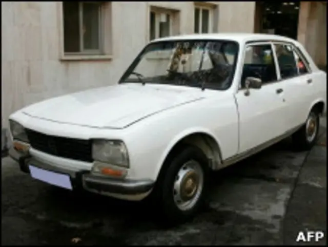 Peugeot-504 1977 года выпуска, принадлежавший Махмуду Ахмадинежаду