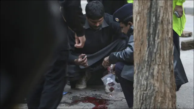 پولیس وايي چې د والي امنيتي ساتونکی او پر هغه برید کوونکی ممتاز حسین قادري نومېږي چې اوس نيول شوى دى.