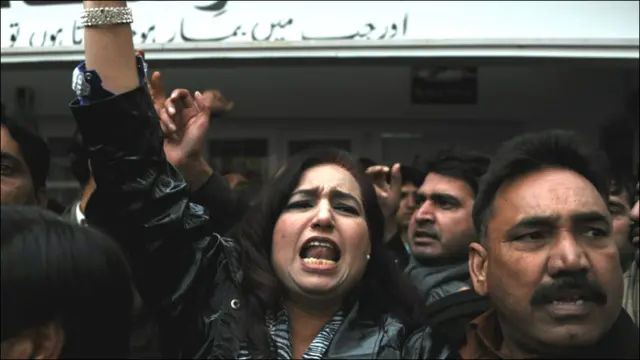 د پيپل پارټۍ پلويانو په لاهور او نورو سيمو کې د سلمان تاثير په وژنې خواشيني څرگنده کړې.