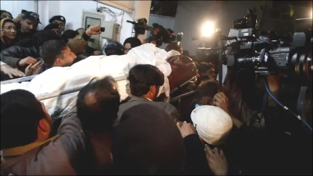 د وژل شوي والي، سلمان تاثير جنازه د روغتون څخه ووړل شوه