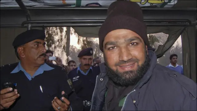 پنجاب پولیس کا اہلکار ممتاز حسین قادری جو گورنر پنجاب کی سکیورٹی پر تعینات تھے۔ رحمان ملک کے مطابق قادری نے سلمان تاثیر پر فائرنگ کرنے کا اعتراف کیا ہے