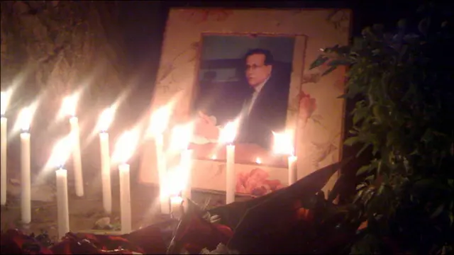 اسلام آباد میں سلمان تاثیر کے قتل کے مقام پر شمعیں روش کی جارہی ہیں۔