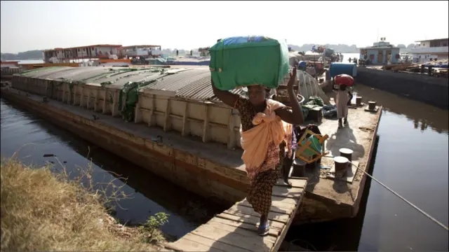 جنوبية عائدة من الشمال 
