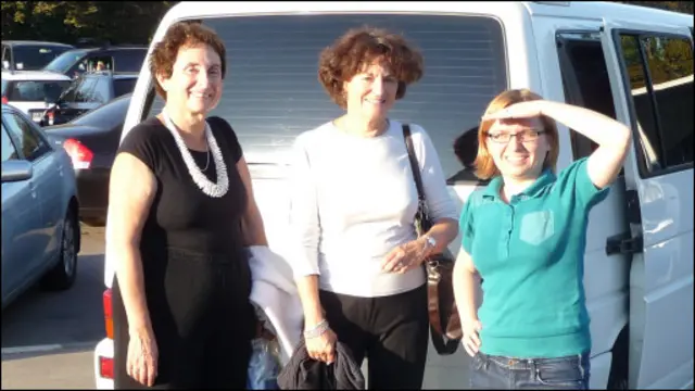 Перші кроки на українській землі: Аннетт Морро, Джуді Салпетер та Світлана Пиркало в аеропорту Бориспіль.