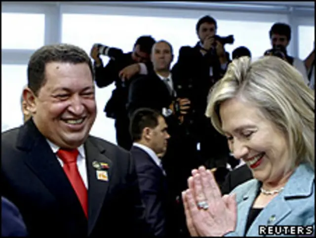 Hugo Chávez y Hillary Clinton