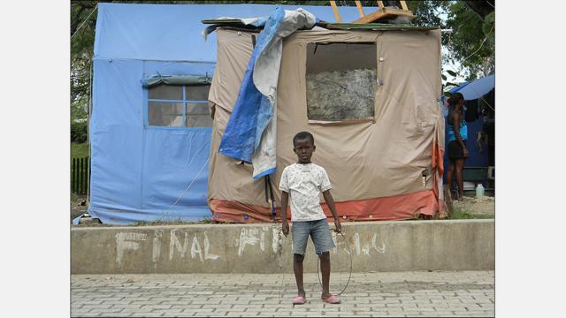 Un niño en Puerto Príncipe