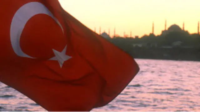 "دولت ترکیه به دنبال به انزوا کشاندن گروه پ‌ک‌ک است، ولی همزمان برای برقراری ارتباط بیشتر با کردهای میانه‌رو تلاش می‌کند"