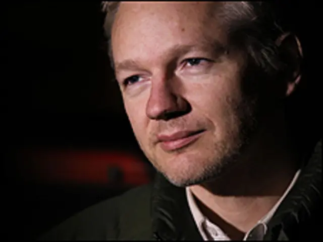 Chủ trang Wikileaks, ông Julian Assange cũng vừa lên án Trung Quốc