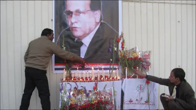 آل پارٹیز اقلیتی اتحاد کے زیر اہتمام اتوار کی شام کو وفاقی دارالحکومت اسلام آباد کے ایک چرچ میں صوبہ پنجاب کے مقتول گورنر سلمان تاثیر کو خراج عقیدت پیش کرنے کے لیے ایک تقریب منعقد کی گئی۔( تصاویر و تحریر، ذوالفقار علی)