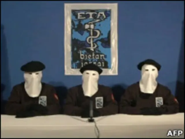 Membros encapuzados do grupo anunciaram a trégua em vídeo