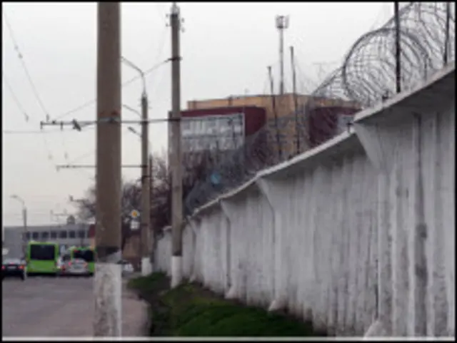 Nima uchun jinsiy olatni jinsiy aloqa paytida tushadi? Jordana Brewster blowjob