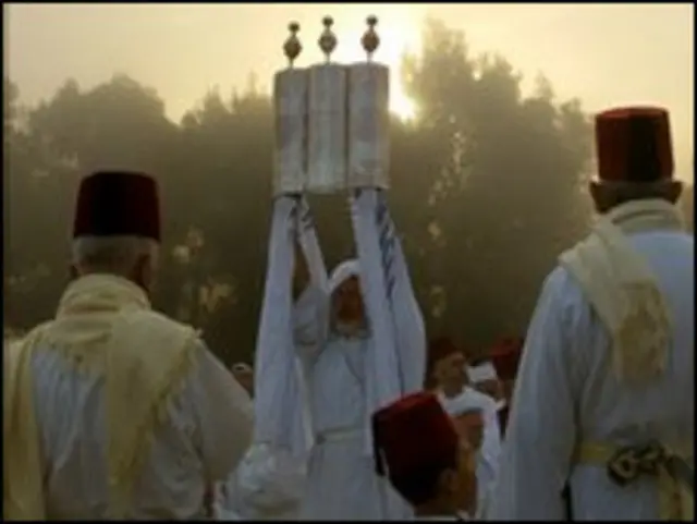 برخی می گویند سامری ها باید درها را بروی جهان خارج بگشایند