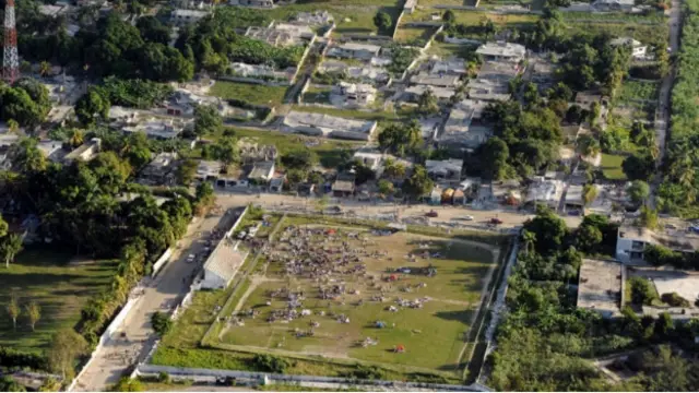 اس زلزلے میں ایک اندازے کے مطابق 250,000 افراد ہلاک اور 15 لاکھ بےگھر ہوئے تھے