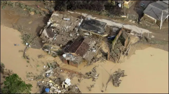 Banjir di kawasan perbukitan Rio de Janeiro sudah menewaskan 470 orang.