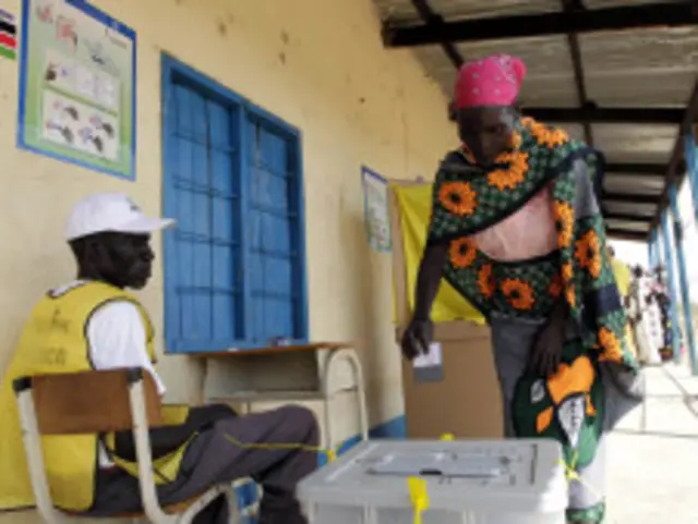 Warga sangat antusias memberikan suaranya dalam referendum.